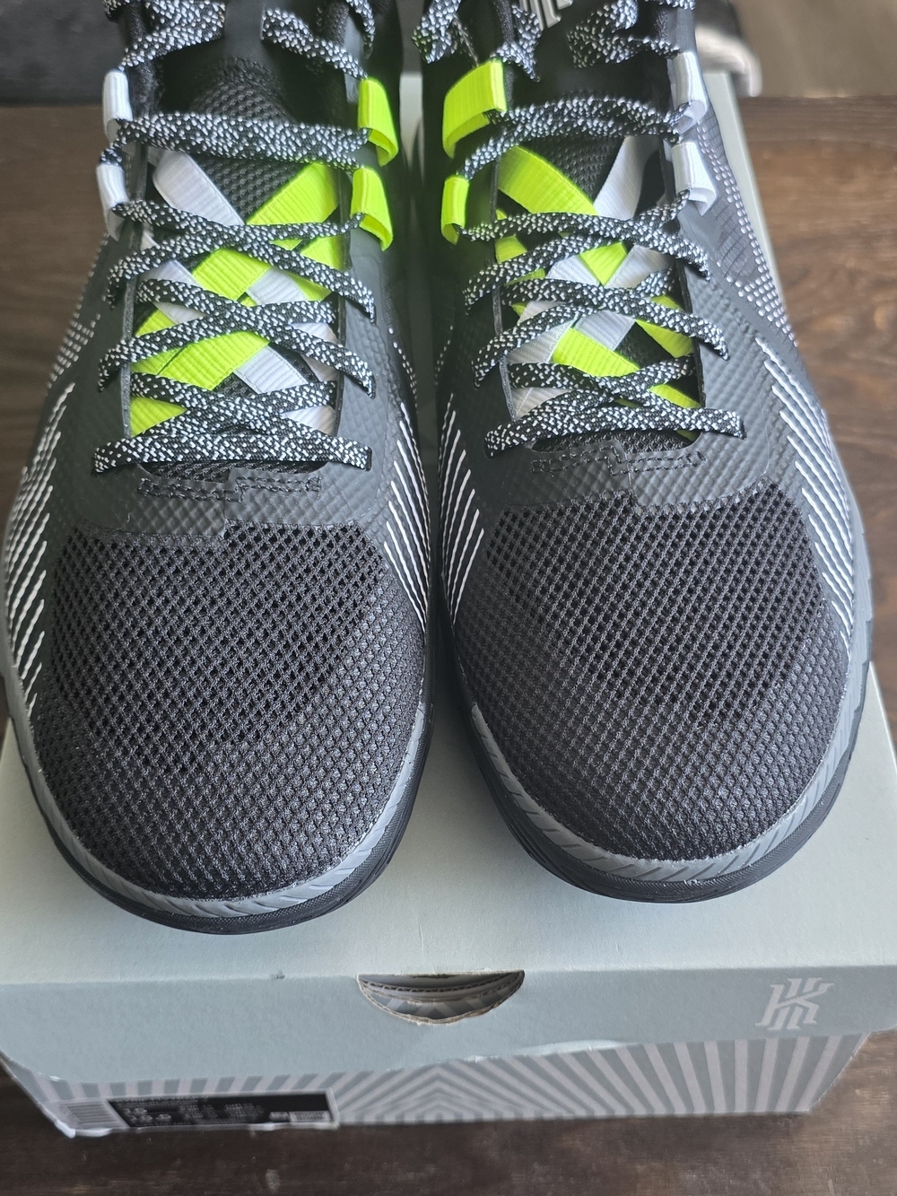New In Box Mens Size 15 Black Nike Kyrie Flytrap V Basketball Shoes CZ4100 002
